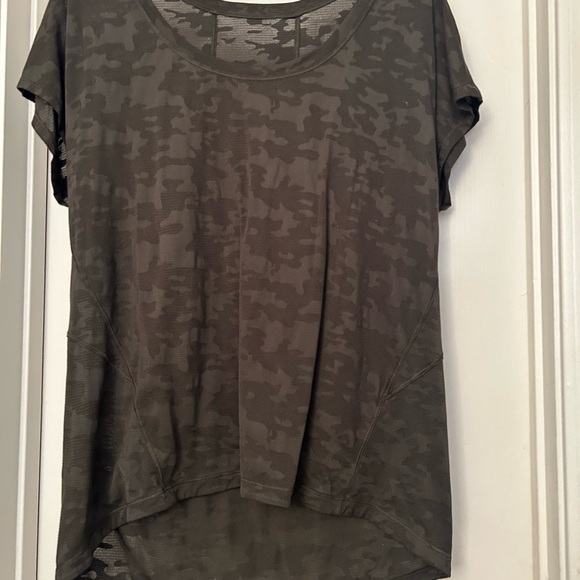 Lululemon Camo Miles Ahead Tee - Camo Green - Picture 3 of 5